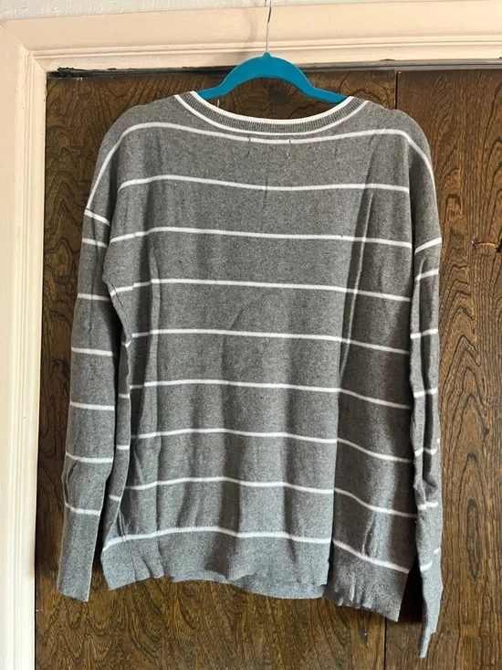 Banana Republic women’s Gray and White Striped Crewneck Sweater wool & cashmere - Picture 7 of 7